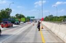 Petugas Patrol Tol BTB melakukan pengaturan pengalihan arus lalu lintas ke GT Gunung Sugih, Minggu (18/10)
