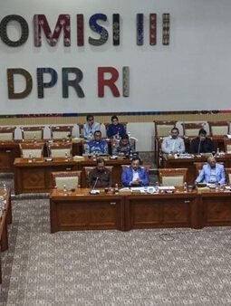 Komisi III Undang Advokat Dan Mahasiswa Bahas RUU Perampasan Aset