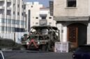 Sebuah kendaraan militer Israel berpatroli saat operasi militer di Kota Hebron, Tepi Barat, pada 25 Oktober 2026. (Xinhua)