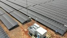 
Foto dari udara yang diabadikan menggunakan drone pada 14 Oktober 2026 ini menunjukkan proyek Pembangkit Listrik Tenaga Surya (PLTS) 100 MW Karawang di Kawasan Industri Kota Bukit Indah, Kabupaten Purwakarta, Provinsi Jawa Barat. (Xinhua)
