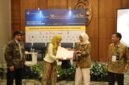 
Foto yang diabadikan pada 14 Oktober 2026 ini menunjukkan Dian Seri Rezeki Kusumastuti (ketiga dari kiri) selaku perwakilan pejabat dari Badan Karantina Indonesia (Barantin) menyerahkan nota kesepahaman (MoU) secara simbolis kepada perwakilan pelaku usaha dalam ajang Trade Expo Indonesia (TEI) ke-41 di ICE BSD City, Kabupaten Tangerang, Banten. (Badan Karantina Indonesia/Istimewa)
