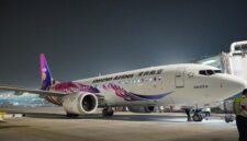 
Pesawat Shenzhen Airlines dengan nomor penerbangan ZH161 tiba di Bandara Internasional Soekarno-Hatta di Tangerang, Banten, pada Selasa (20/10). (Kemenpar)