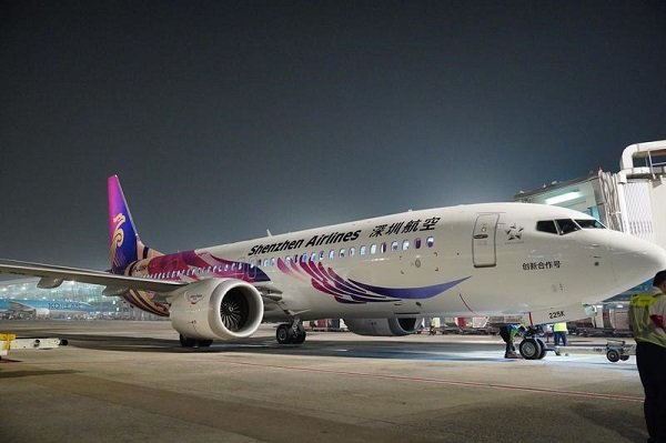 Pesawat Shenzhen Airlines dengan nomor penerbangan ZH161 tiba di Bandara Internasional Soekarno-Hatta di Tangerang, Banten, pada Selasa (20/10). (Kemenpar)