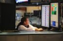 Seorang trader sedang bekerja di lantai bursa New York Stock Exchange di New York City, Amerika Serikat, pada 14 September 2026. (Xinhua)