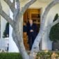 Presiden Amerika Serikat (AS) Donald Trump berjalan menuju South Lawn untuk menaiki Marine One di Gedung Putih di Washington DC, AS, pada 21 Maret 2025. (Xinhua)