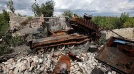 Foto yang diabadikan pada 15 Agustus 2024 ini menunjukkan sebuah tank Ukraina yang hancur pascaserangan Rusia di Toretsk. (Xinhua)