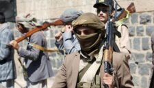 Para pendukung Houthi berpartisipasi dalam pawai bersenjata menentang keterlibatan Turkiye dan Pakistan bersama Arab Saudi dalam konflik Yaman, di Sanaa, Yaman, pada 7 Oktober 2026. (Xinhua)