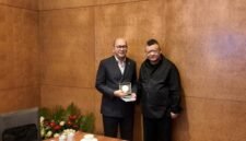 enteri Investasi dan Hilirisasi/Kepala Badan Koordinasi Penanaman Modal (BKPM) Republik Indonesia Rosan P. Roeslani bertemu dengan salah satu petinggi perusahaan asal Tiongkok, Xi'an Zhongli Asphalt Co., Ltd., di Shanghai, Tiongkok timur, dalam rangkaian kunjungan kerja ke sejumlah pimpinan perusahaan yang dilaksanakan pada 22-23 Oktober 2026. (Kementerian Investasi dan Hilirisasi Republik Indonesia/Xinhua)
