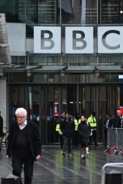 Tekanan Biaya, BBC Tutup Tiga Saluran Televisi dan Radio