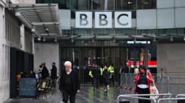 Foto yang diabadikan pada 20 Oktober 2026 ini menunjukkan eksterior Broadcasting House British Broadcasting Corporation (BBC) di London, Inggris. (Xinhua)