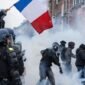 Pengunjuk rasa terlihat di Lille, Francis, pada 24 Oktober 2026. Sekitar 410.000 orang ikut serta dalam gelombang baru aksi unjuk rasa di seantero Prancis pada Sabtu (24/10), lapor saluran berita BFM TV, mengutip Kementerian Dalam Negeri Prancis. (Xinhua)