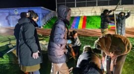 
Tenda-tenda sedang didirikan untuk warga yang terdampak gempa di sebuah sekolah dasar di wilayah Baqen di Kota Nagqu, Daerah Otonom Xizang, Tiongkok barat daya, pada 23 Oktober 2026. (Xinhua)
