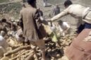 
Orang-orang mencari korban yang selamat di antara puing-puing rumah yang terkena serangan udara Arab Saudi di Provinsi Saada, Yaman, pada 18 Oktober 2026. (Pusat Media Houthi/Xinhua)