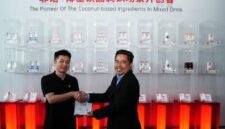 Foto dokumentasi ini menampilkan Staf Khusus Menteri Transmigrasi Yoyo A. Budiyanto (kanan) mengunjungi pabrik Zhejiang FreeNow Food Co., Ltd. atau FreeNow di Tongxiang, Provinsi Zhejiang, Tiongkok.. (Kementerian Transmigrasi RI)