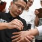 Chen Zhigeng, direktur departemen medis di Wenzhi Traditional Chinese Medicine, mendemonstrasikan sebuah teknik dalam sesi pelatihan di RSPPN Panglima Besar Soedirman, Jakarta, pada 15 Oktober 2026. (Xinhua)
