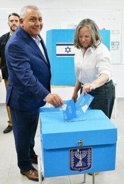 Rival Netanyahu, Eisenkot, Siap Bentuk Pemerintahan