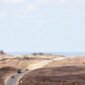 Foto yang diabadikan dari sebuah area di dekat perbatasan selatan Israel pada 6 Oktober 2026 ini memperlihatkan sejumlah kendaraan militer Israel bergerak di dalam wilayah Jalur Gaza. (Xinhua)