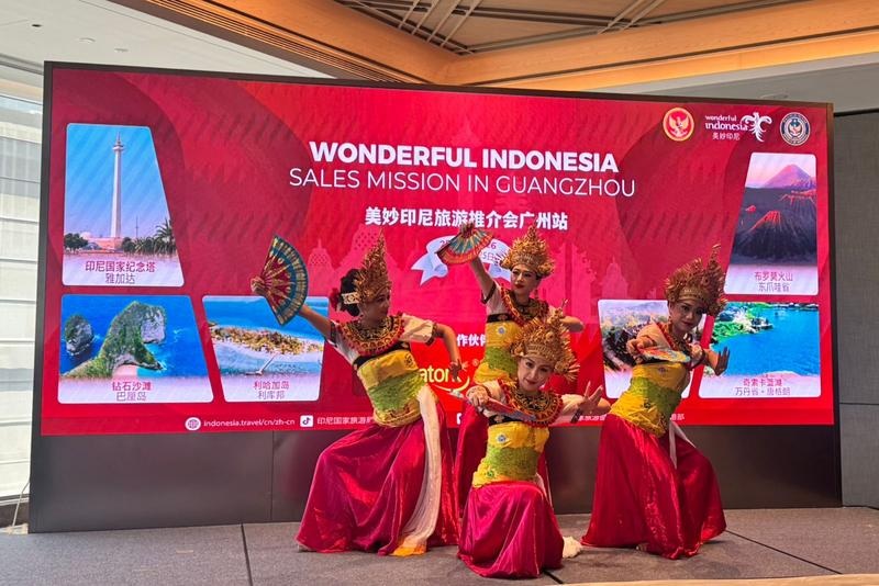 Foto yang diabadikan pada 25 Mei 2026 ini memperlihatkan penampilan tarian tradisional Bali dalam acara Sales Mission yang digelar oleh Kementerian Pariwisata Republik Indonesia di Guangzhou, Tiongkok selatan. (Xinhua)